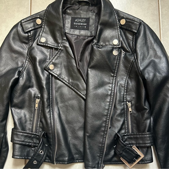 Black Cropped faux Leather Jacket - Picture 4 of 8